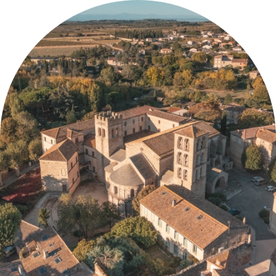 Abbaye de Caunes-Minervois vue du ciel